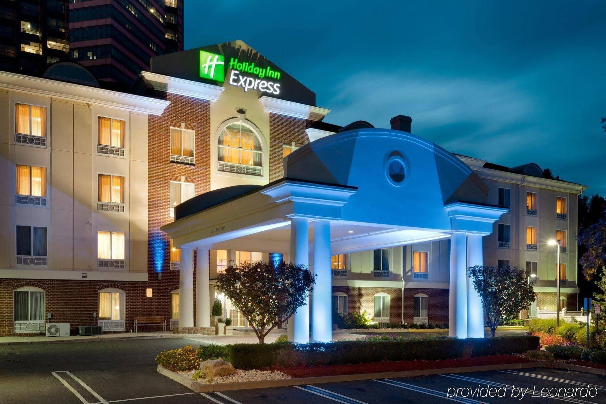 Holiday Inn Express Tower Center New Brunswick By Ihg East Brunswick Εξωτερικό φωτογραφία